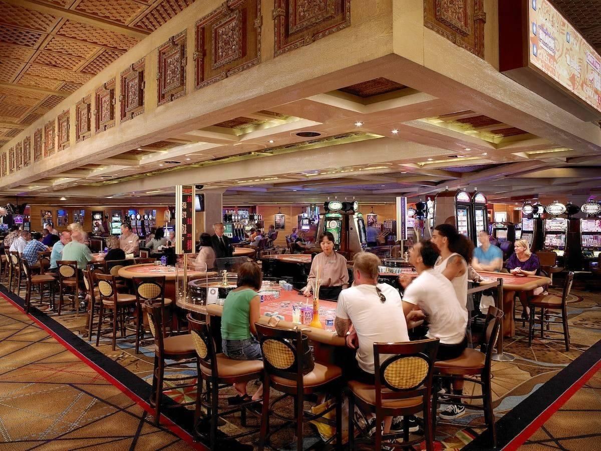 Harrahs Hotel and Casino Las Vegas: Fun and Entertainment